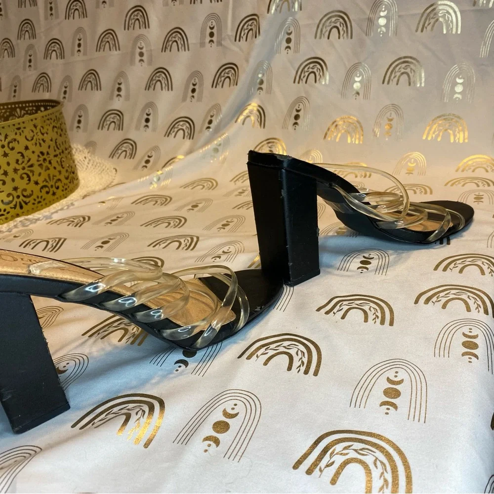 Elegant Black and White Heels with Timeless Design